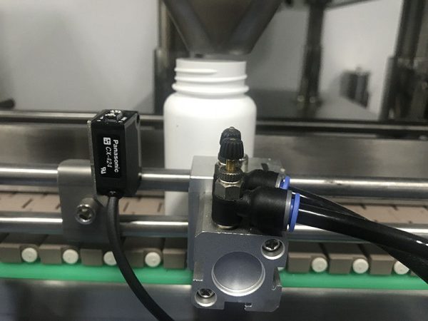 pl26546193-fully_automatic_tablet_counter_machine_small_tablet_counting_machine.jpg