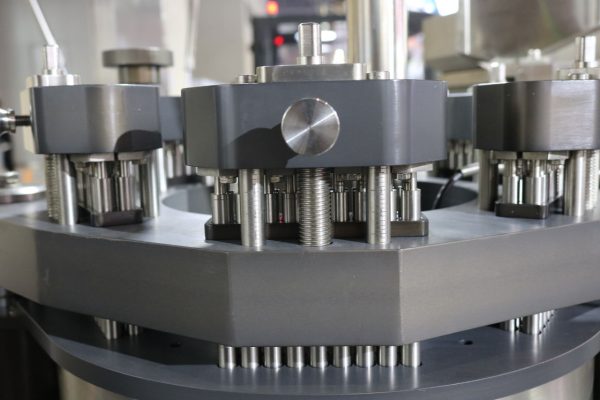 pl26618331-automatic_pharmaceutical_capsule_filling_machine_for_powder_pellet.jpg